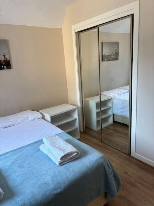 Quiet Central Apartment For Upto 4 People Apartment