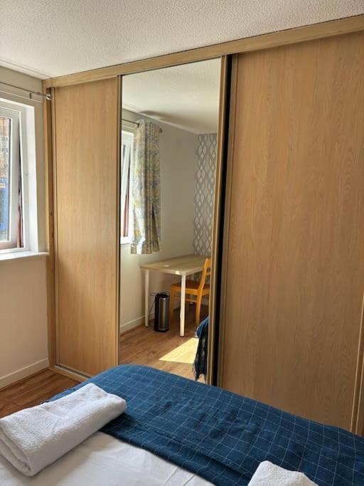 Quiet Central Apartment For Upto 4 People EDI