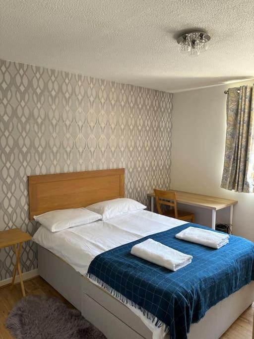 Quiet Central Apartment For Upto 4 People