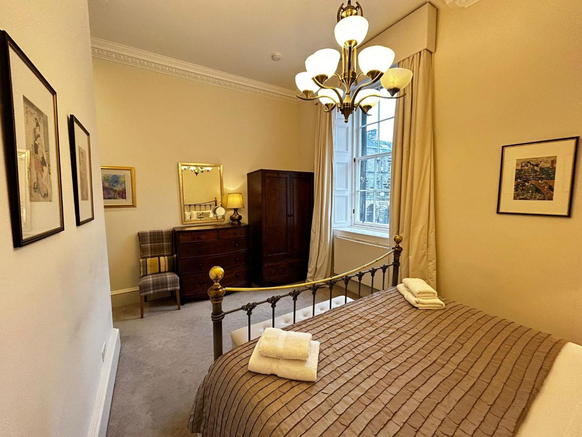 Apartment Parliament Sq