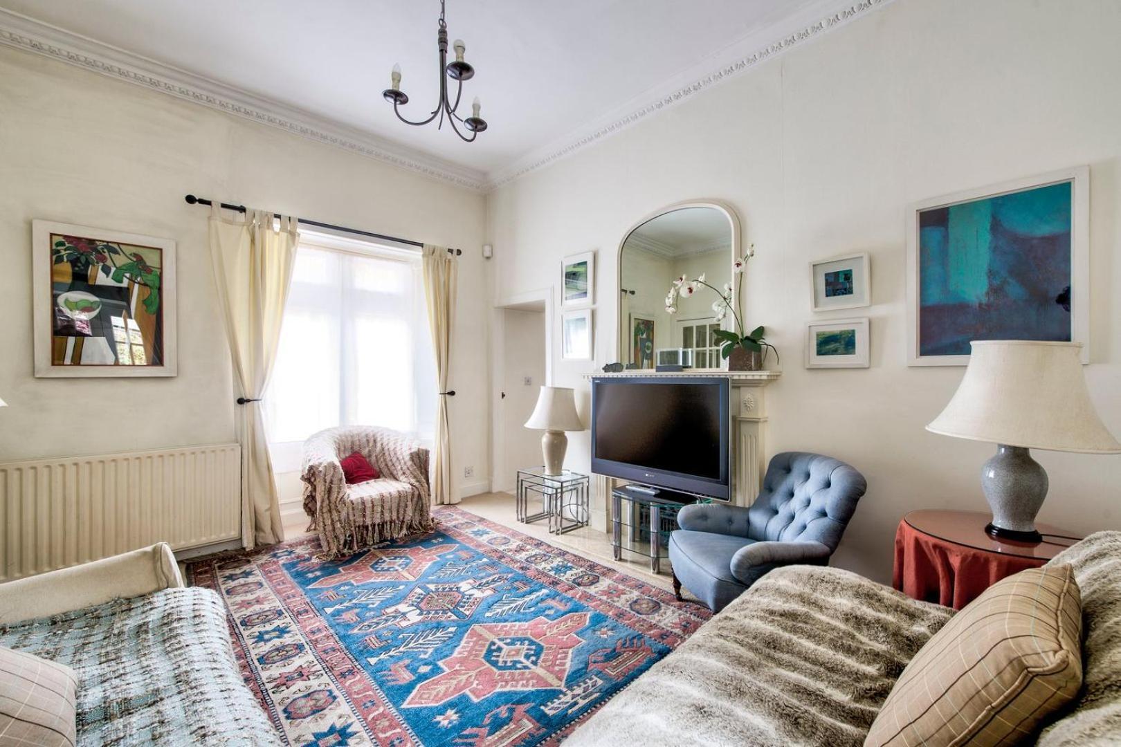 Ferienhaus Guestready - Classic Charm Near Holyrood Park EDI