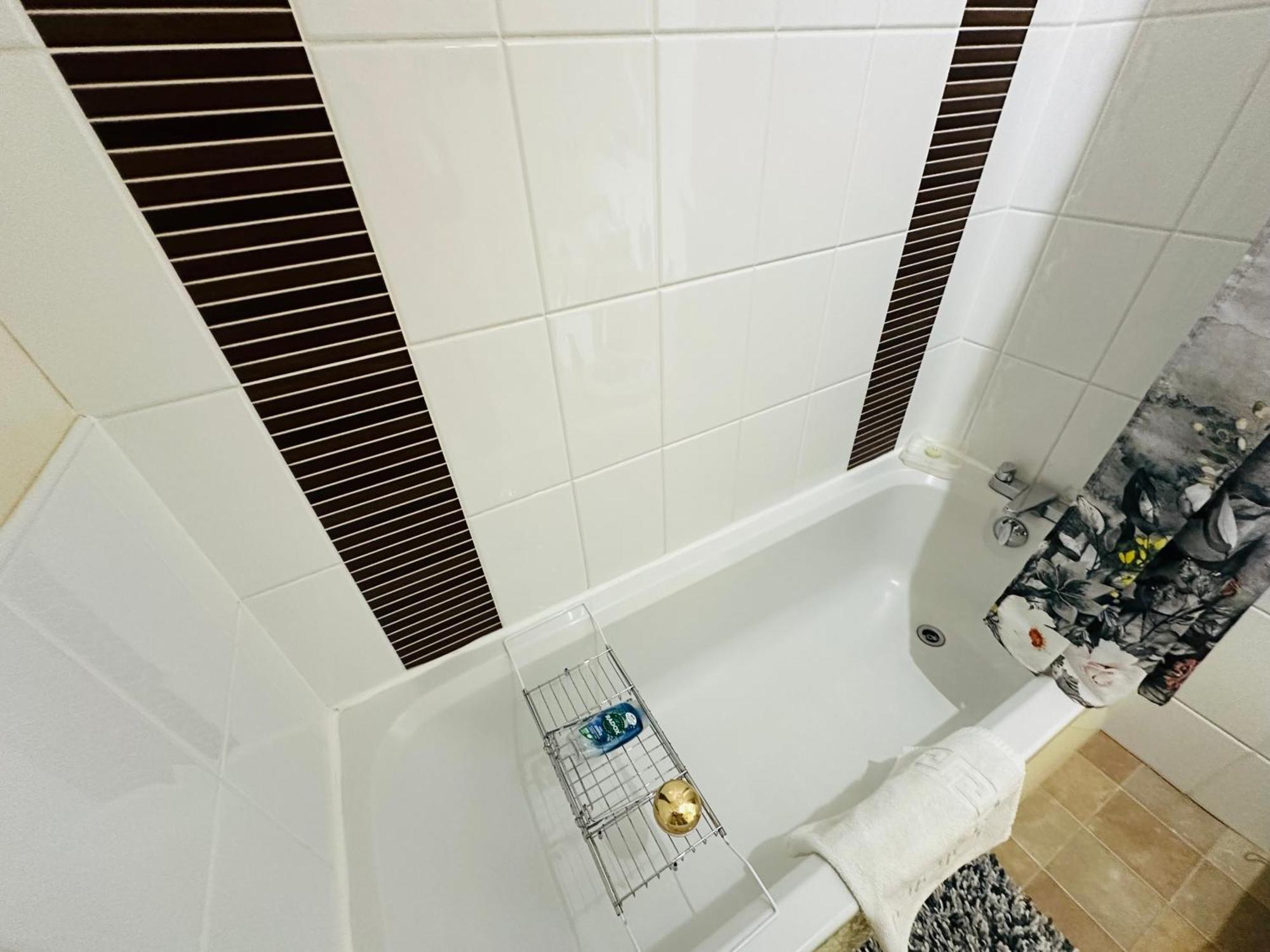 Privatunterkunft Lovely Double With Private Bathroom And Double With Shared Toilet & Parking Free EDI