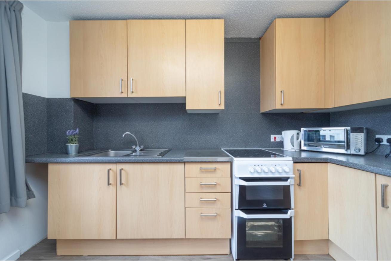Joivy Affordable 3,4,5 And 12 Bed Private Flats Next To Royal Mile (adults Only) Edinburgh