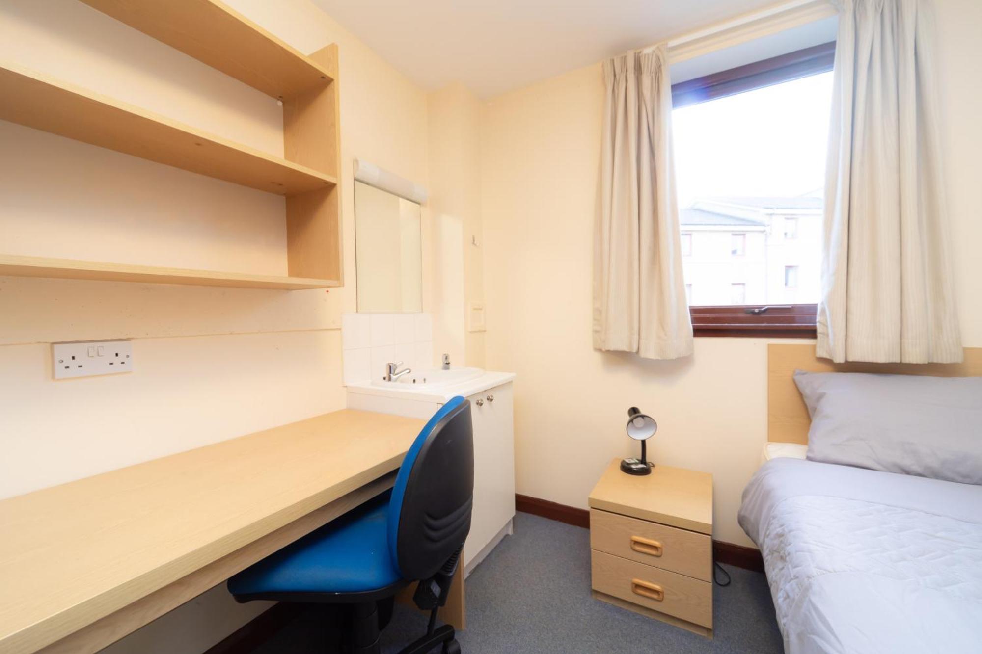 Joivy Economy 4 And 5 Bed Flats, Close To Old Town And Royal Mile - Adults Only
