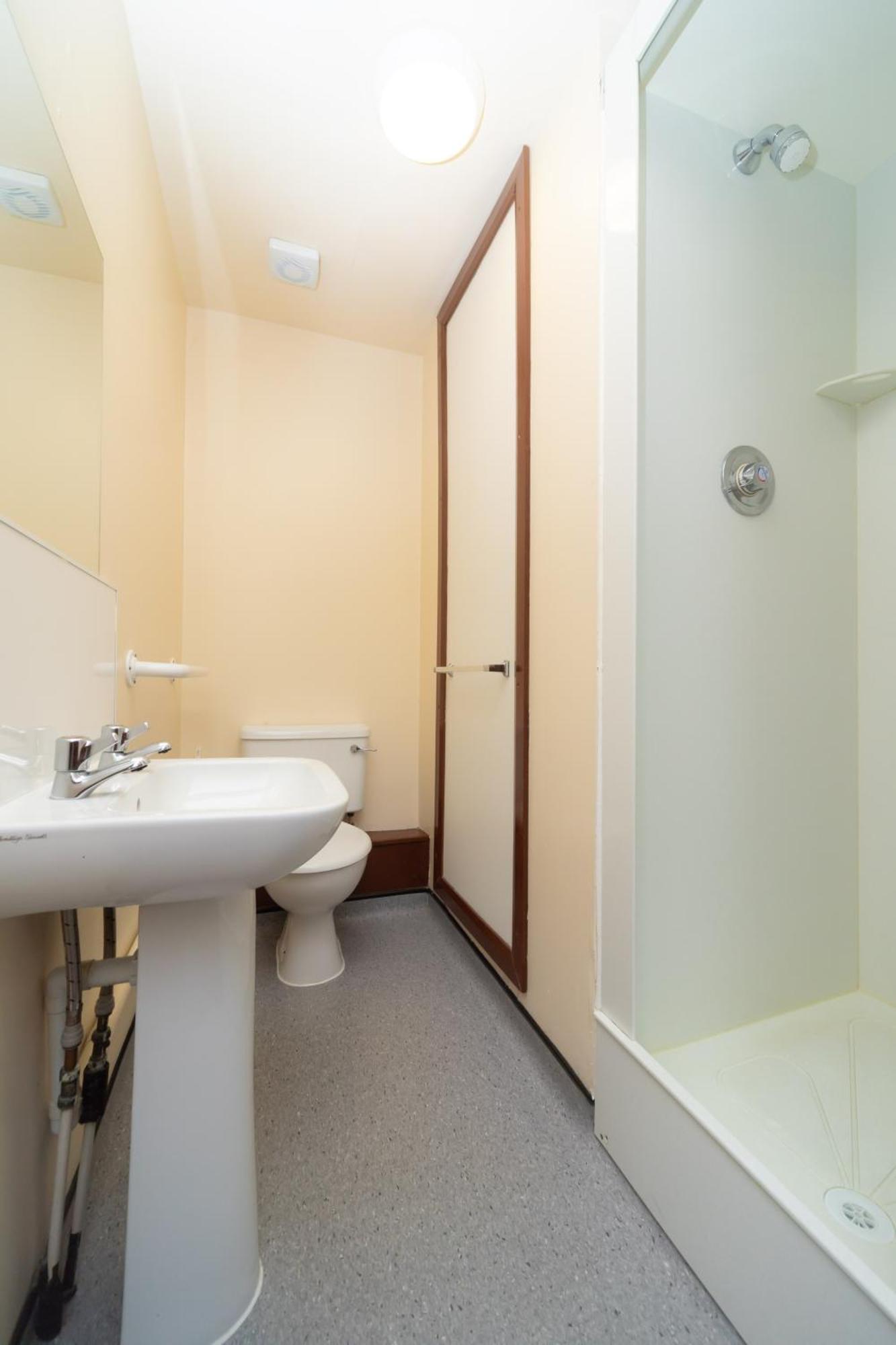 Joivy Economy 4 And 5 Bed Flats, Close To Old Town And Royal Mile - Adults Only Apartment