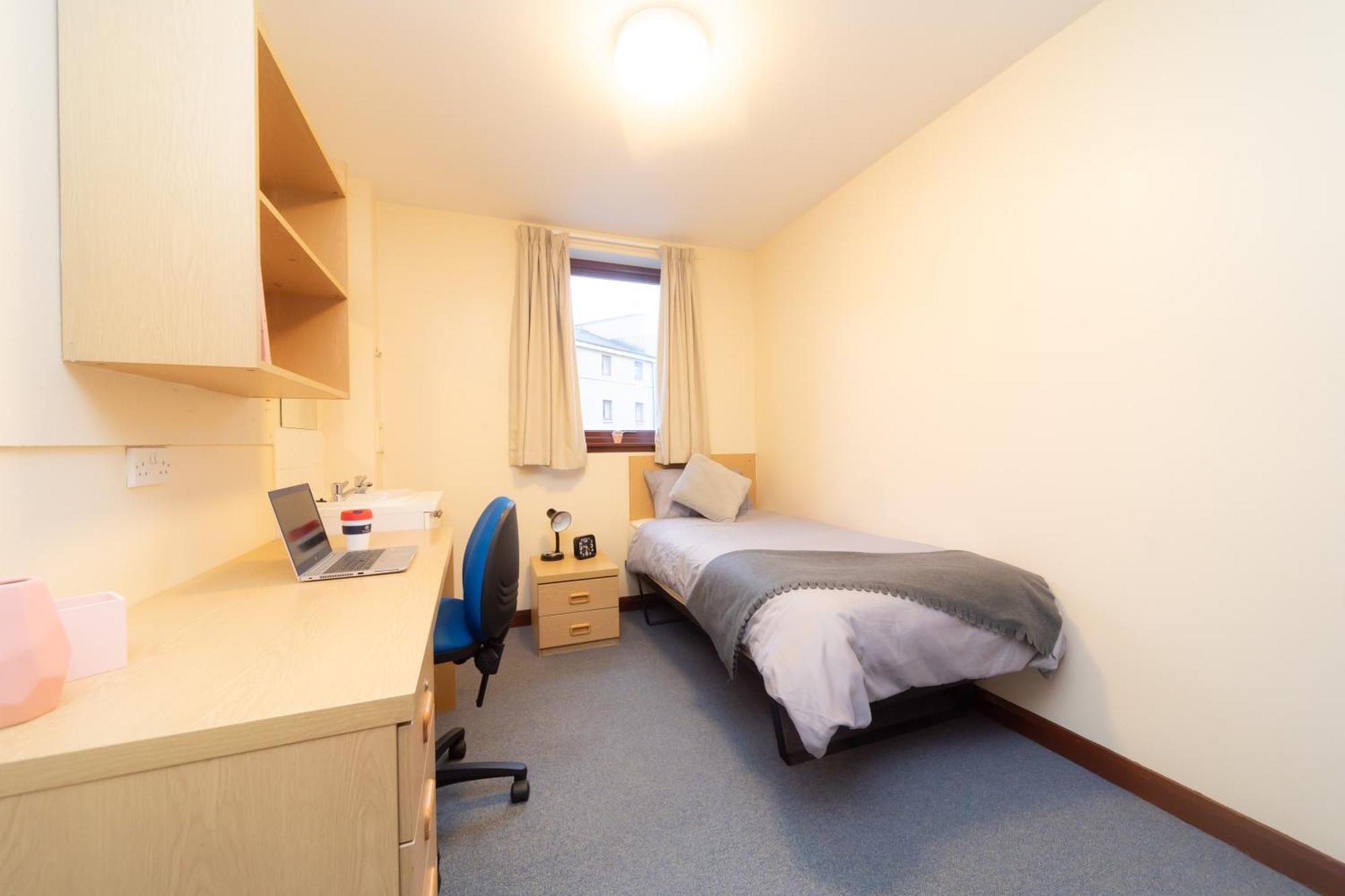 Joivy Economy 4 And 5 Bed Flats, Close To Old Town And Royal Mile - Adults Only * Edinburgh