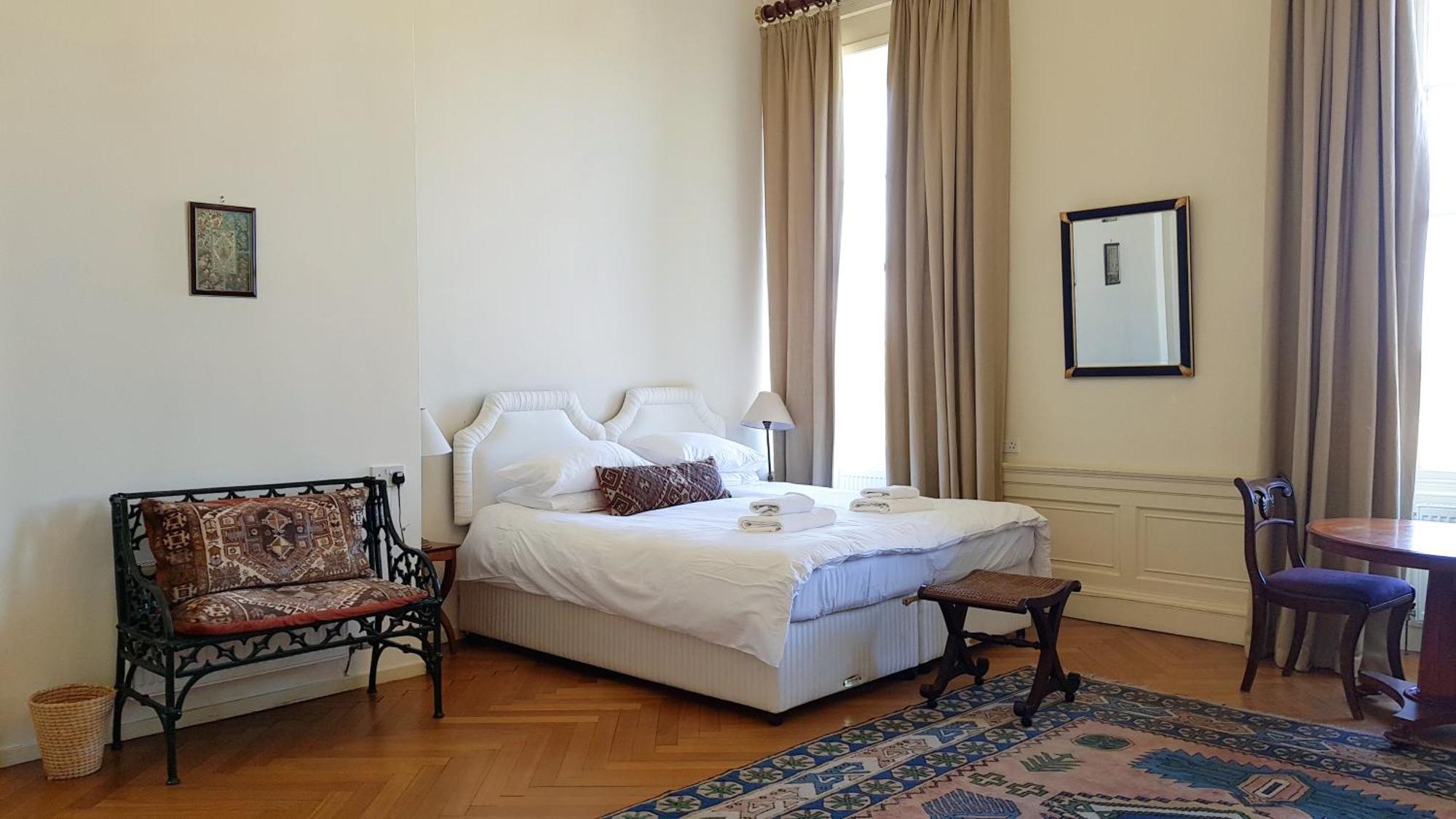 Spacious 2-bedroom Georgian Apartment Edinburgh