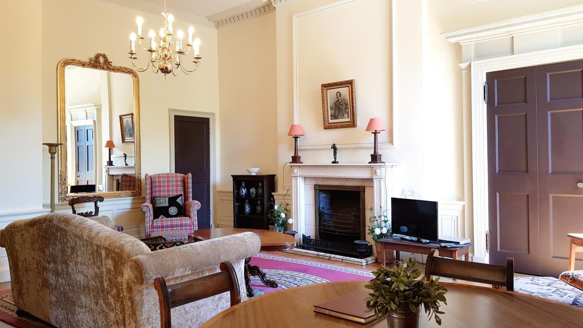 Spacious 2-bedroom Georgian * Edinburgh