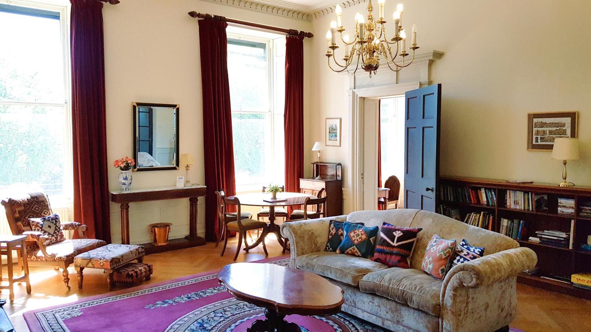 Apartment Spacious 2-bedroom Georgian