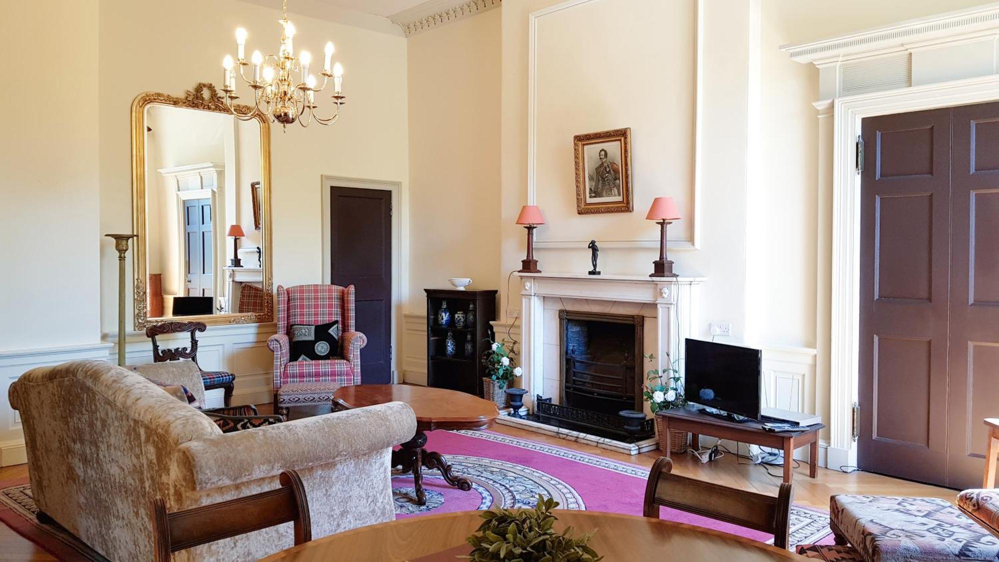 Spacious 2-bedroom Georgian Edinburgh