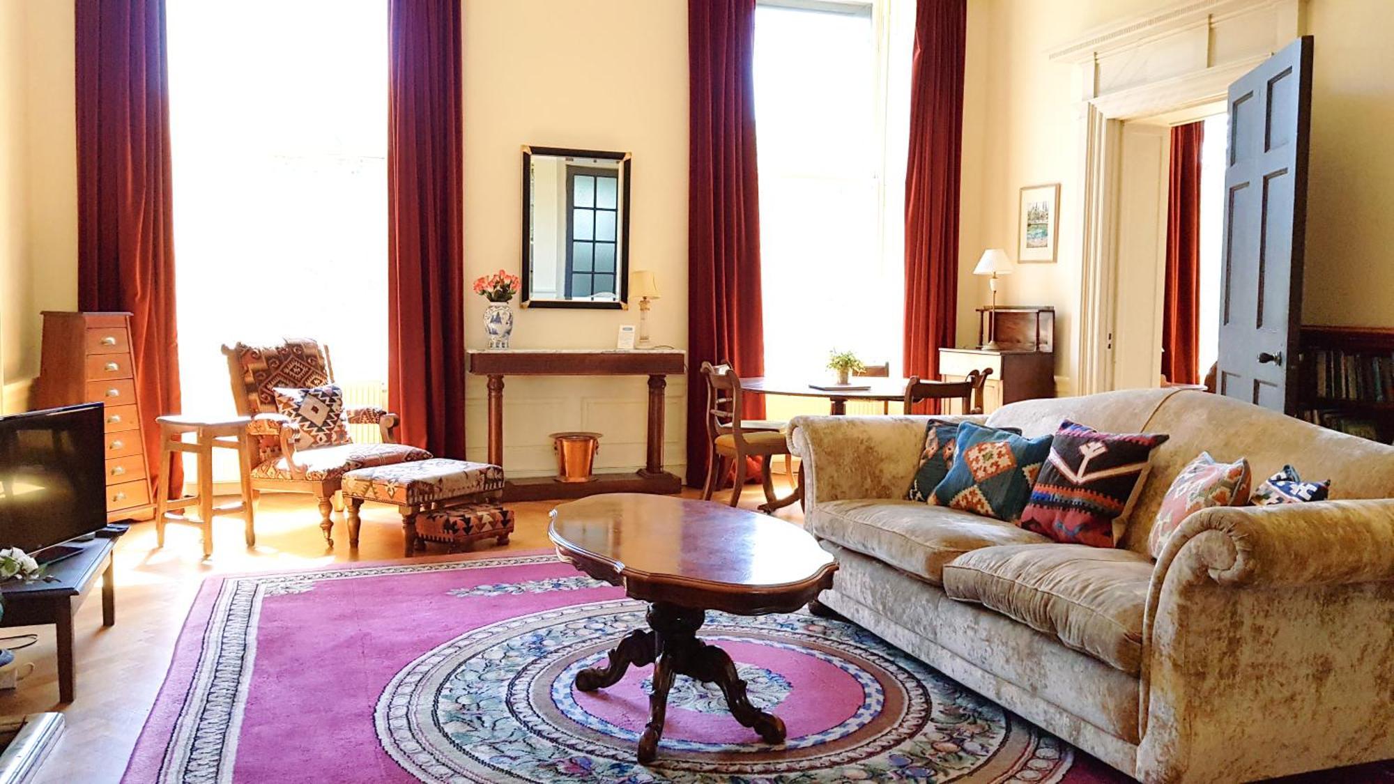 Spacious 2-bedroom Georgian