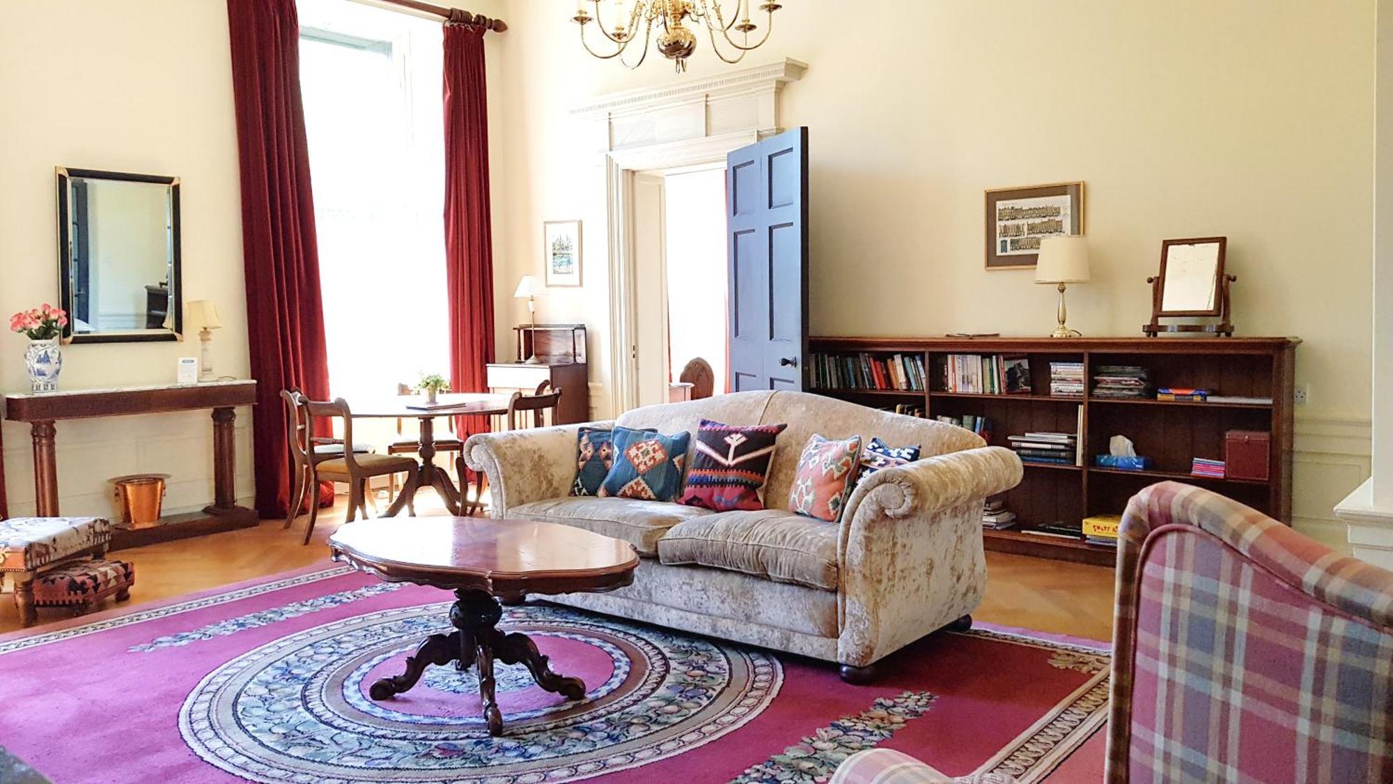 Spacious 2-bedroom Georgian