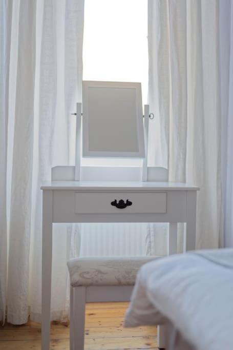 Cosy And Chic, Quiet In Leith Apartment *