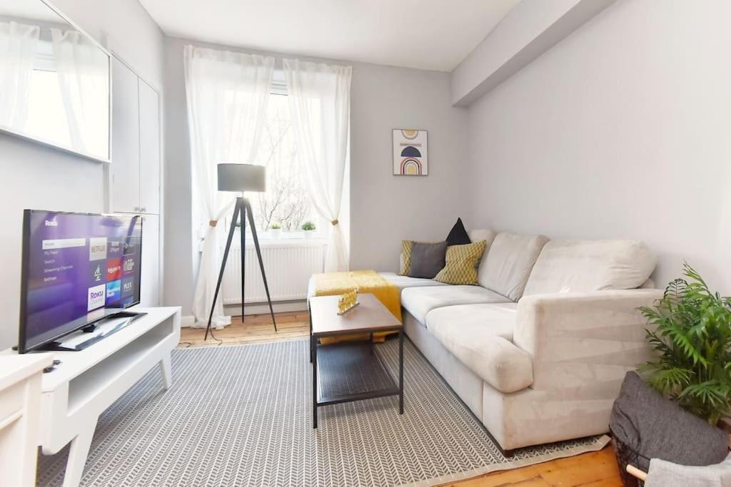 Cosy And Chic, Quiet In Leith Apartment *