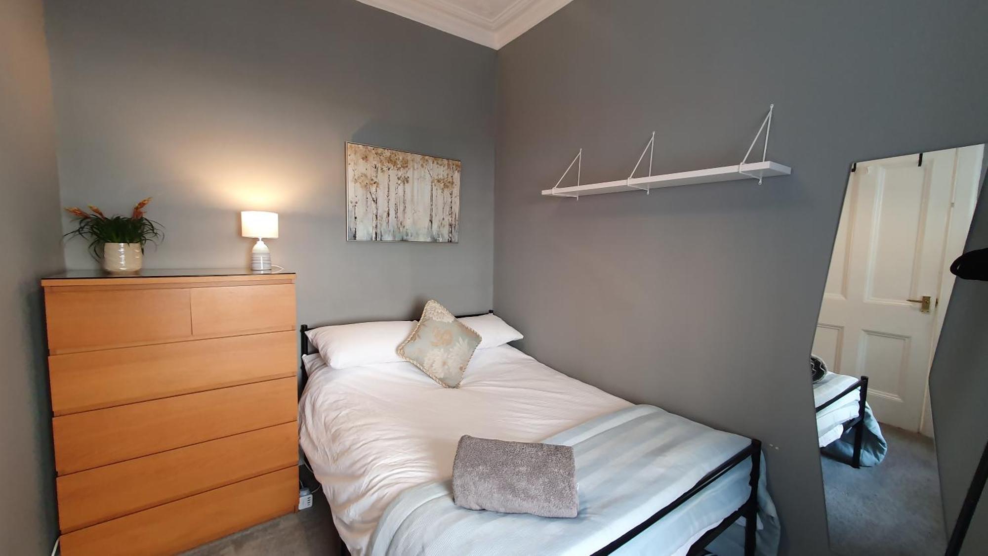 Beautiful Ground Floor Flat Near Haymarket Apartment