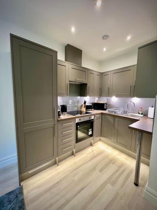 Contemporary Flat In Prime Centre Edinburgh