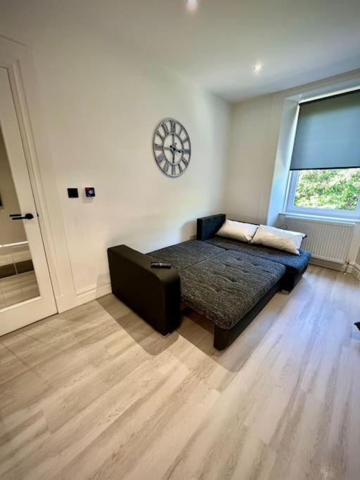Contemporary Flat In Prime Centre Apartment *