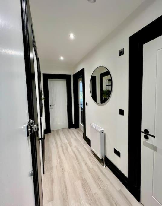 Contemporary Flat In Prime Centre Edinburgh