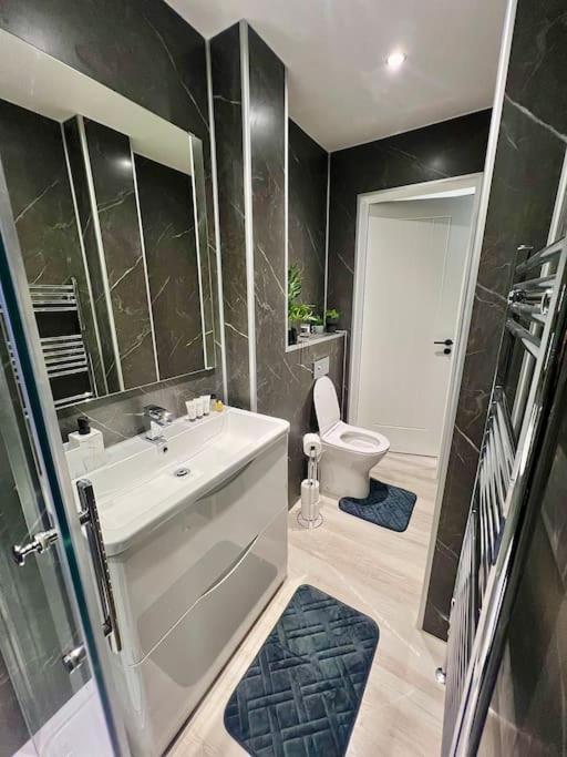 Contemporary Flat In Prime Centre *
