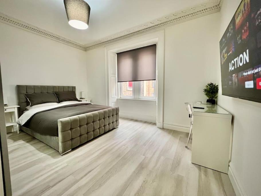 Contemporary Flat In Prime Centre Apartment