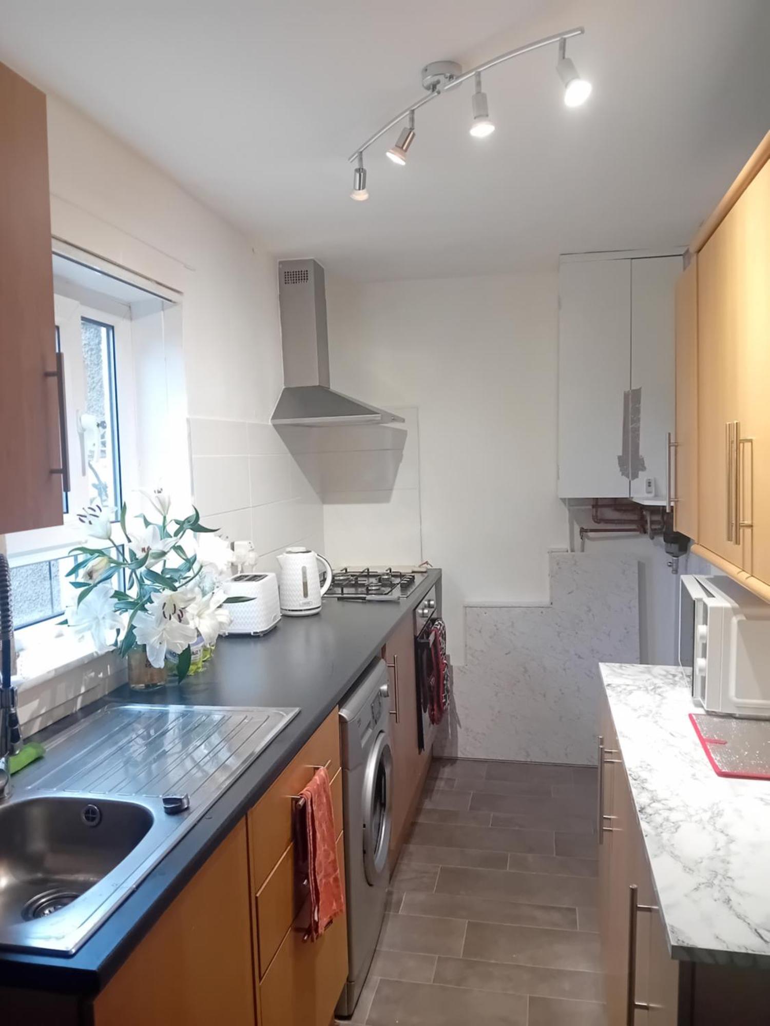White House In Edinburgh, 2 Bedroom Good Location Apartment EDI