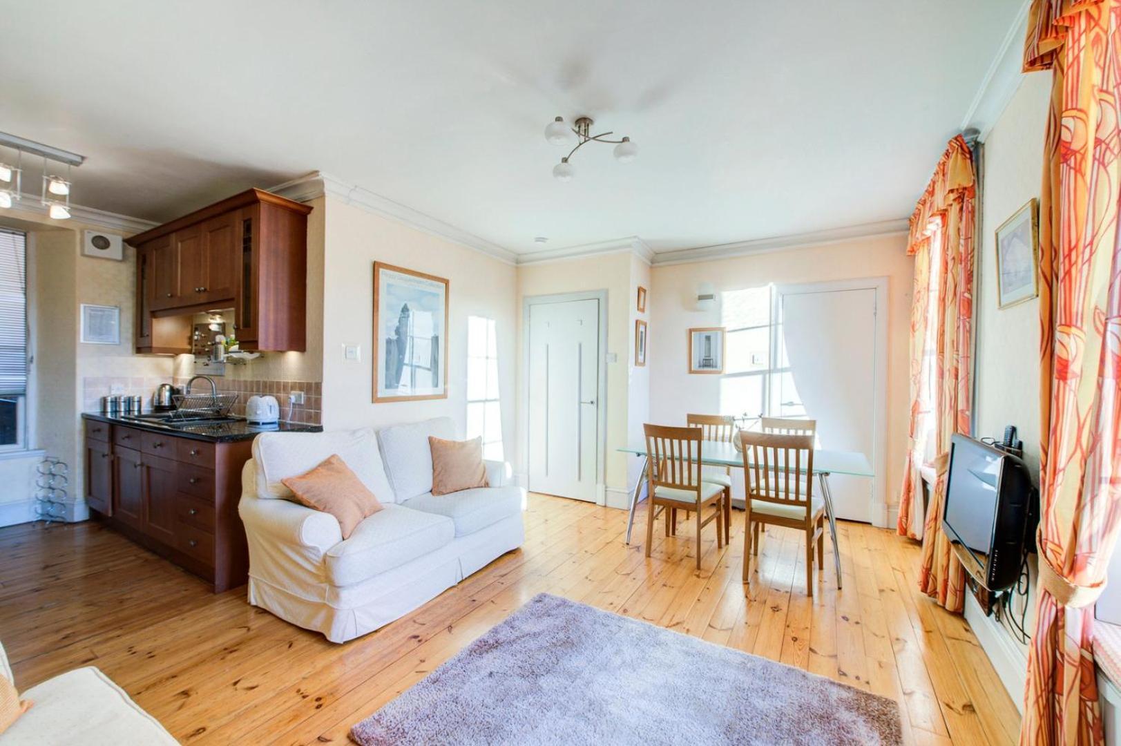 Guestready - Historic Old Town Edinburgh