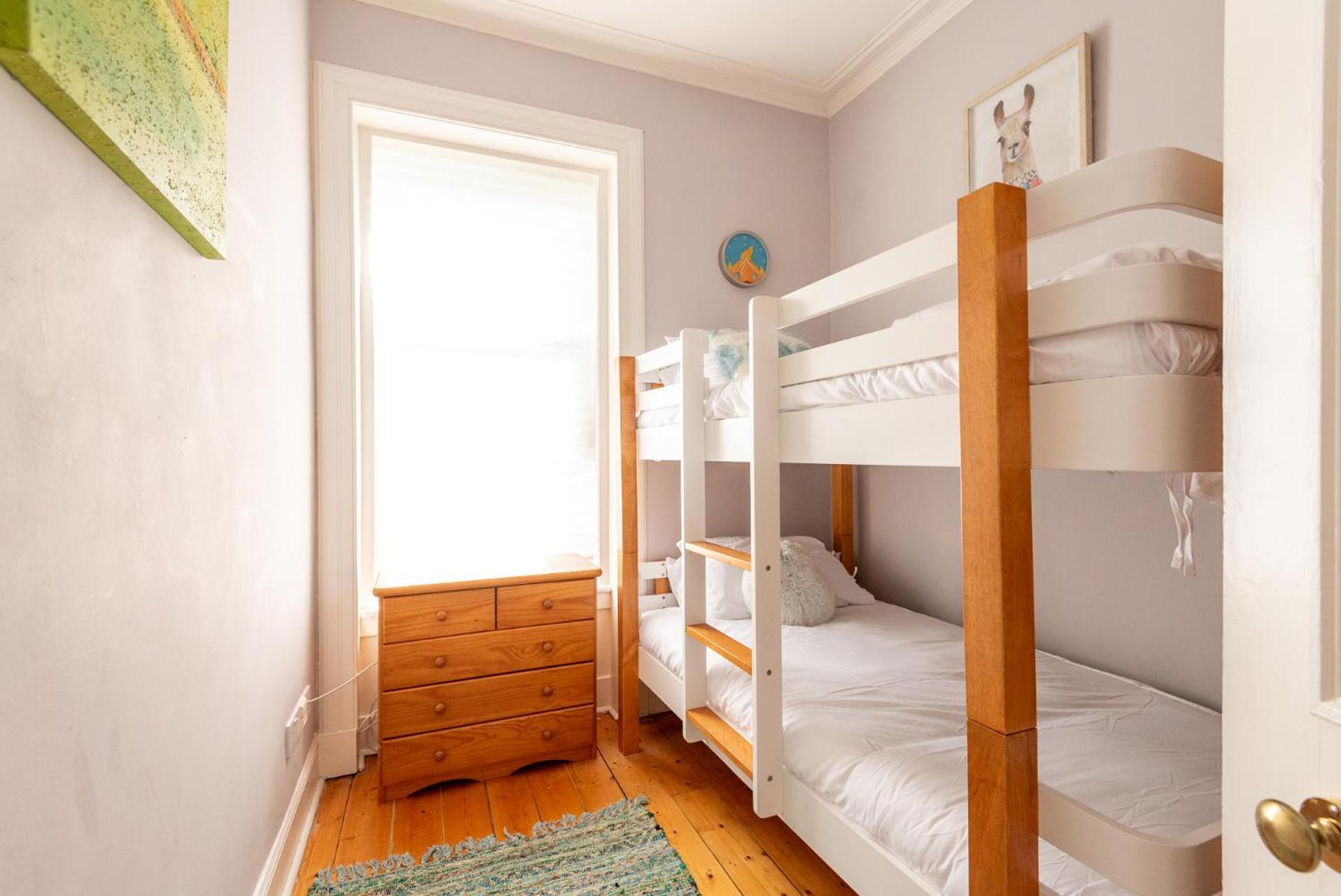 Beautiful Victorian Townhouse With Private Garden, Close To The Beach *