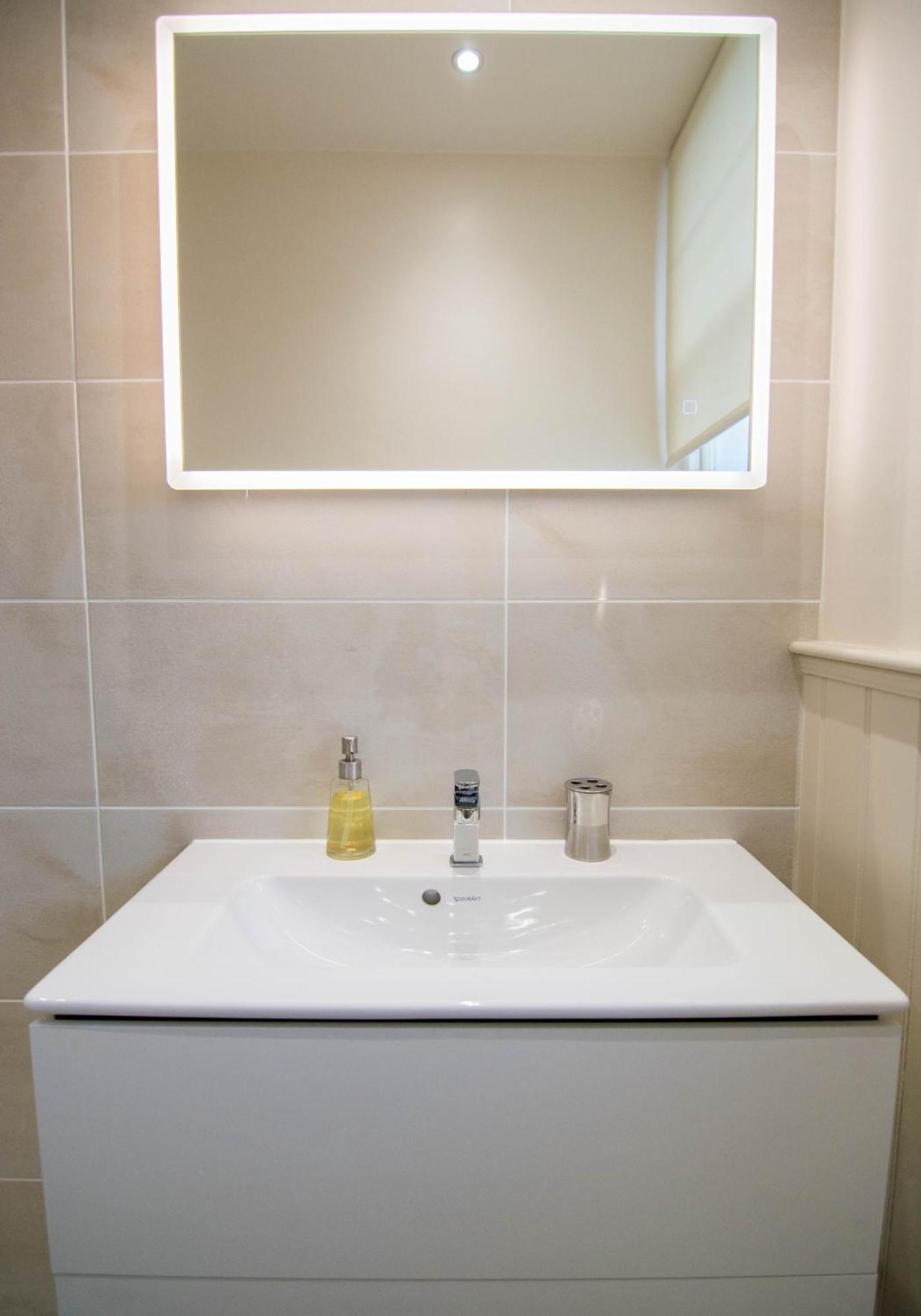 Mardale Crescent - 380 Apartment