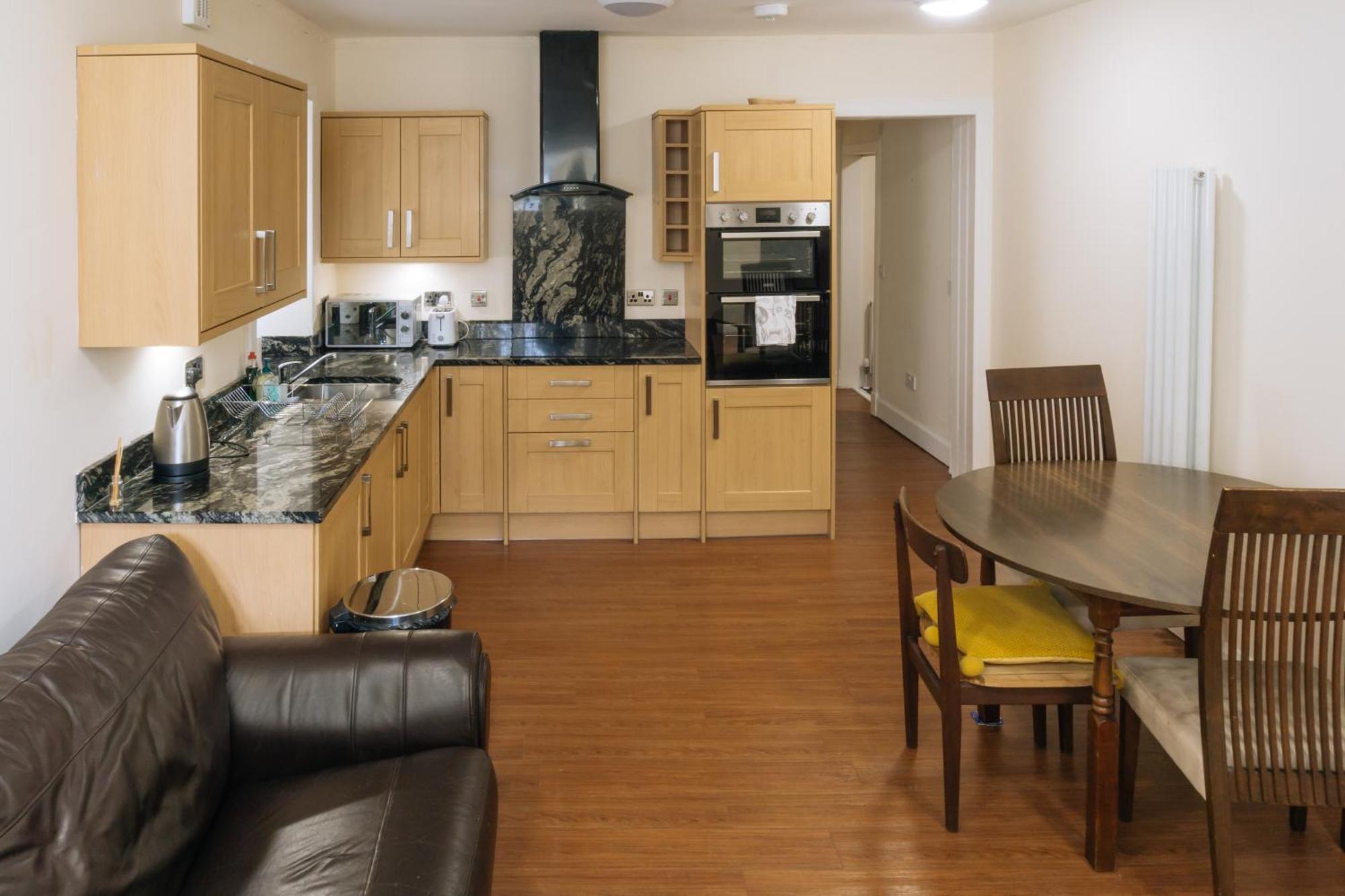 Homely 3 Bedroom In The Heart Of EDI