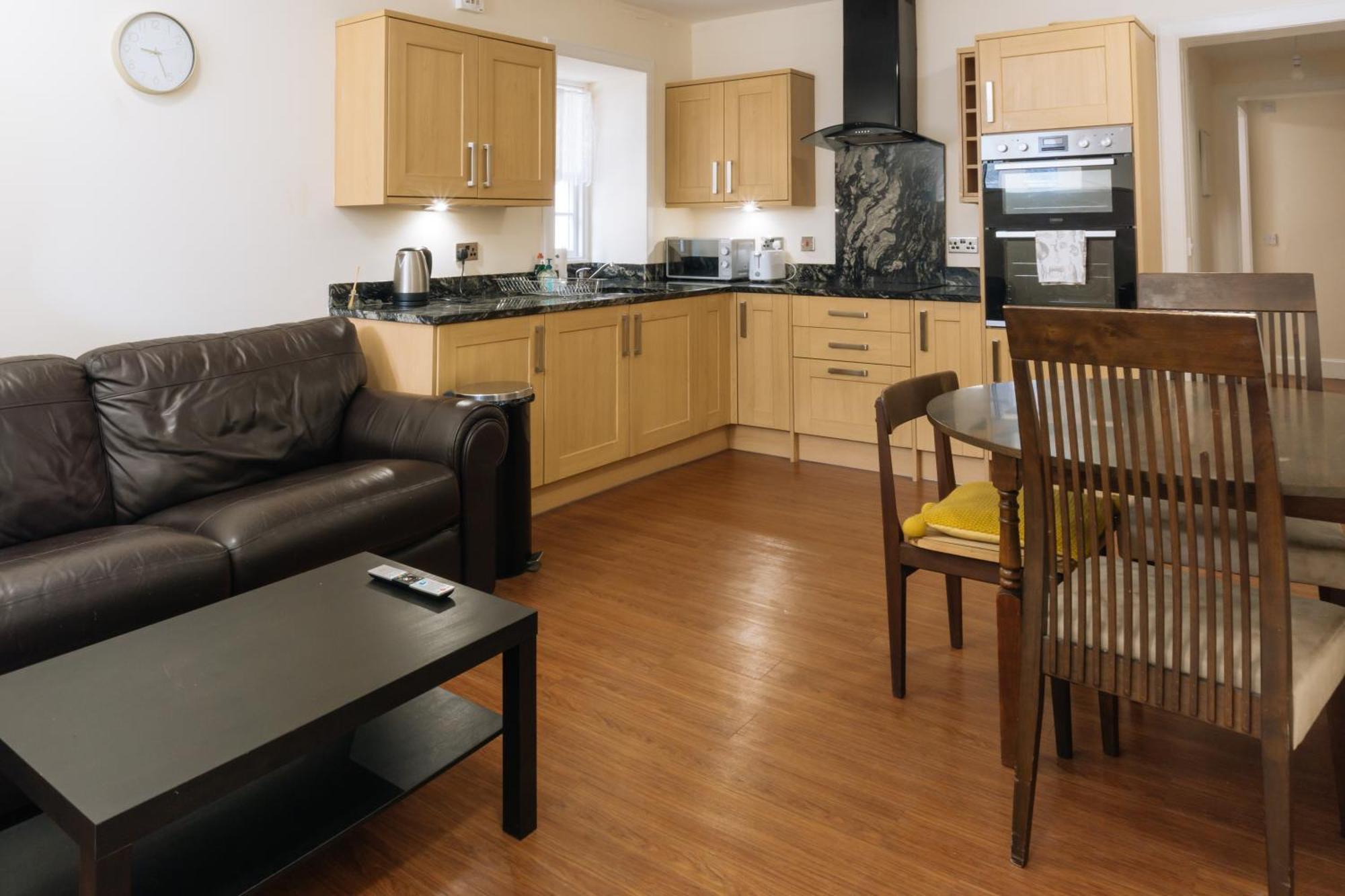 Homely 3 Bedroom In The Heart Of * EDI