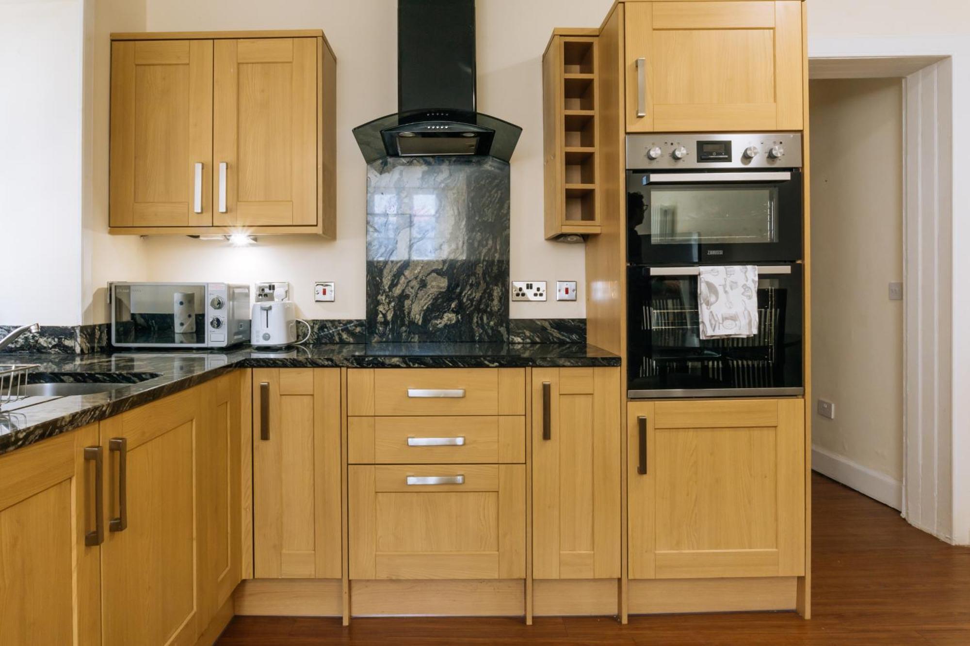 Homely 3 Bedroom In The Heart Of EDI