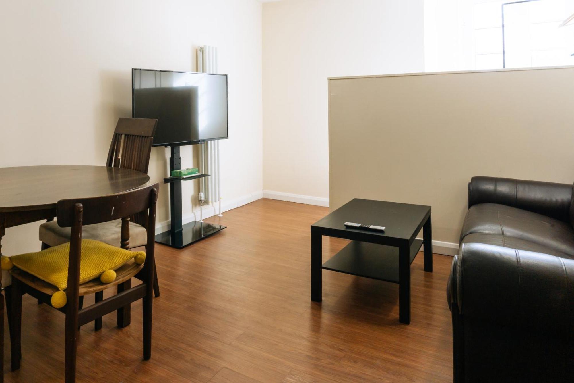 Homely 3 Bedroom In The Heart Of * EDI