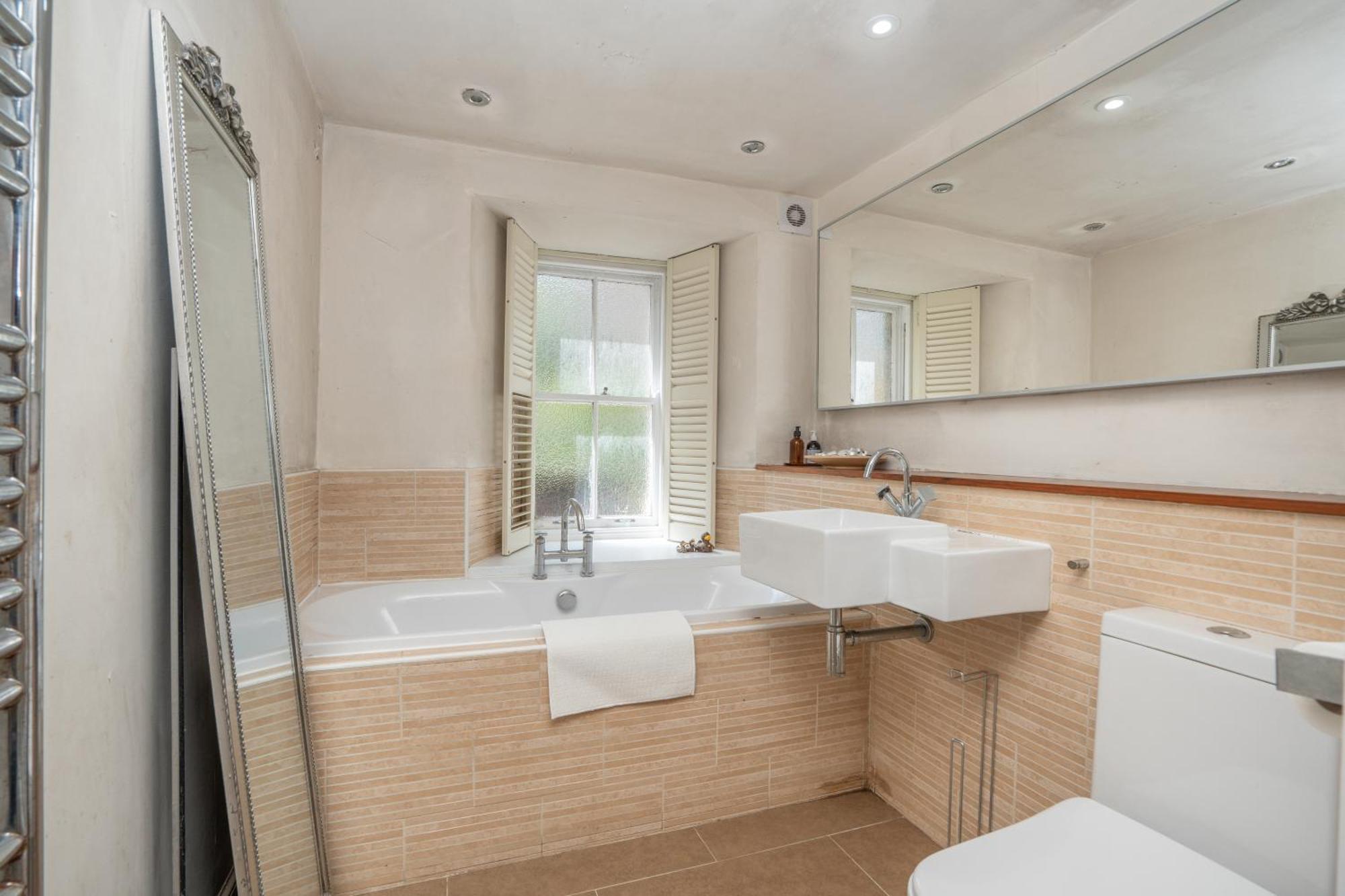 The Old School In Dean Village Apartment *