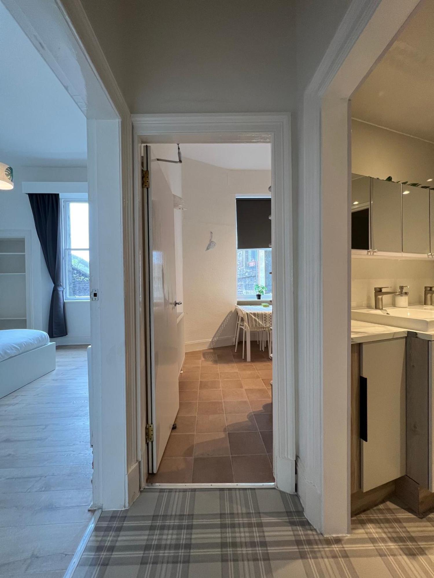 Spacious Boutique Two-bedroom Next To The Castle Apartment Edinburgh