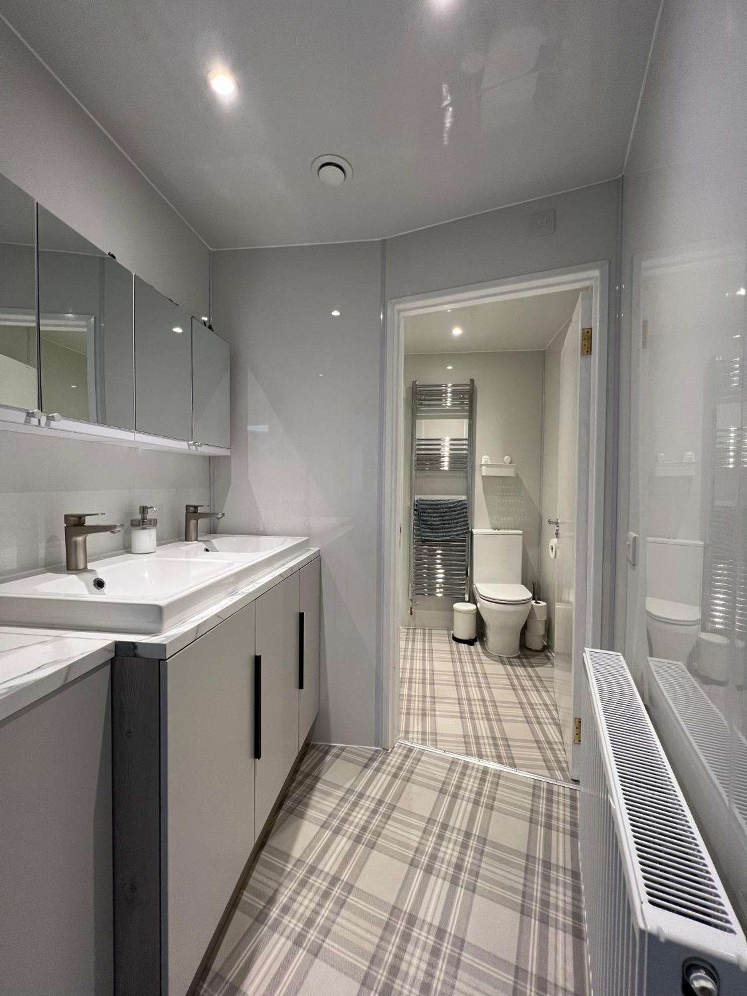 Spacious Boutique Two-bedroom Next To The Castle * Edinburgh