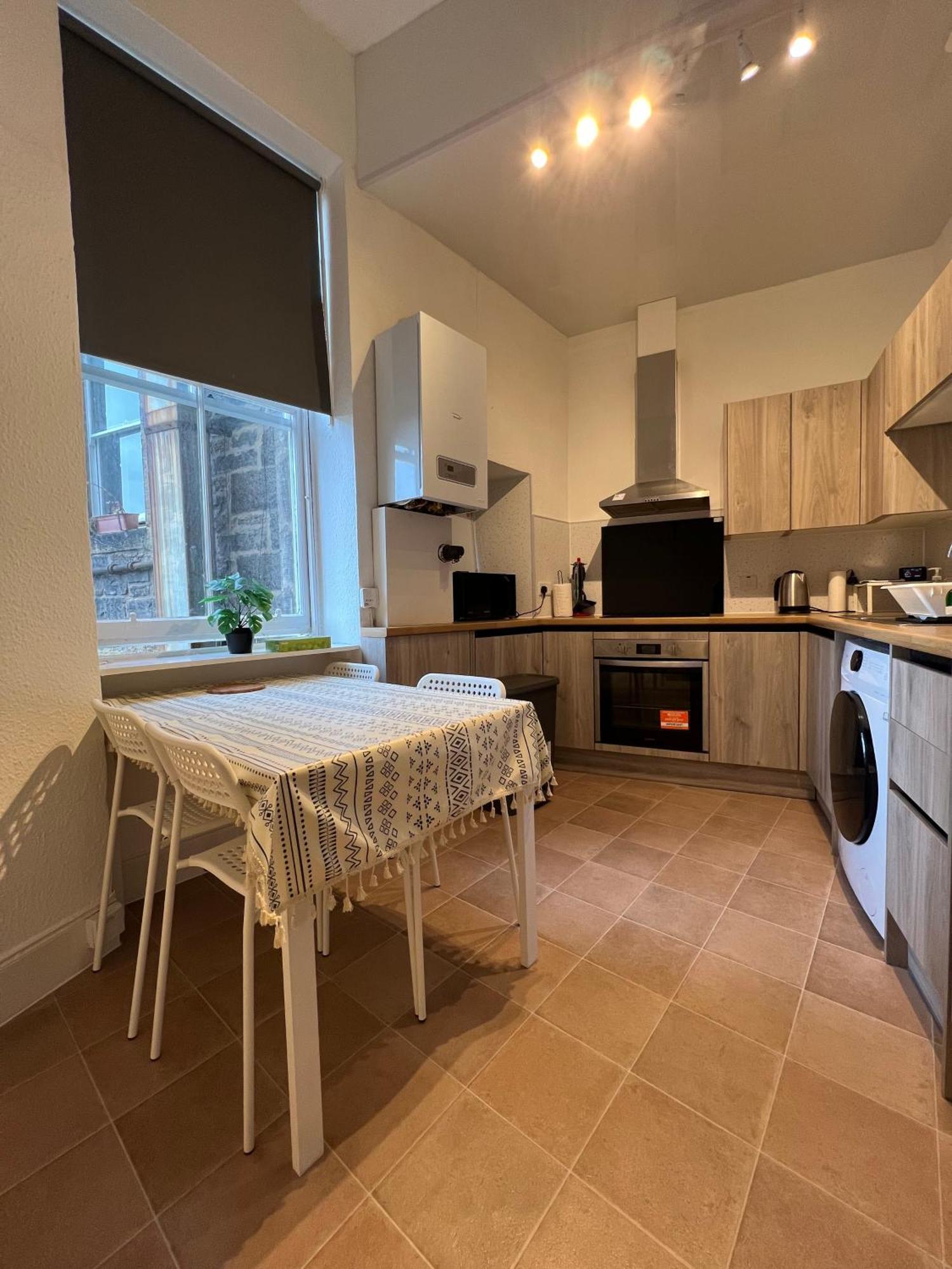 Spacious Boutique Two-bedroom Next To The Castle Apartment