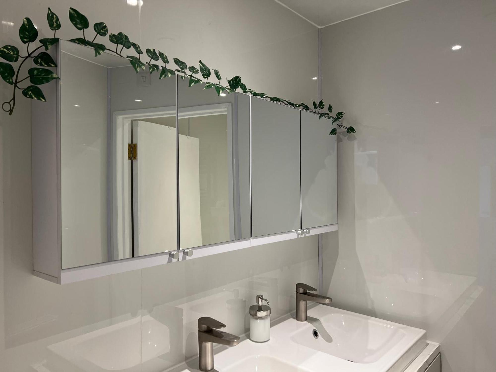 Spacious Boutique Two-bedroom Next To The Castle Apartment Edinburgh