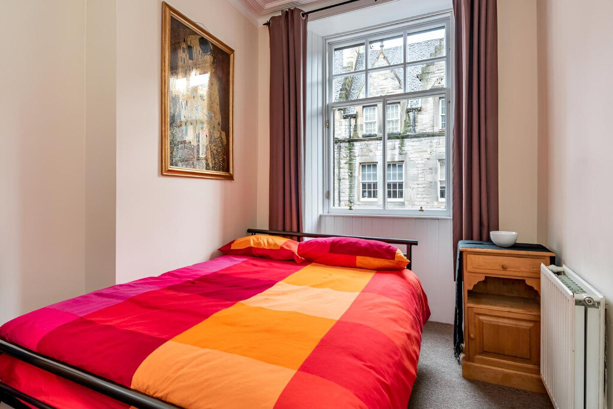 Old Town Flat In Apartment