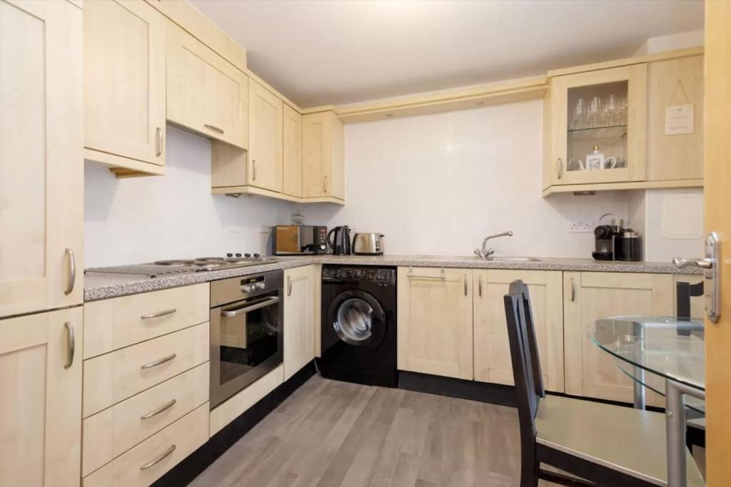 Stylish Flat With Free Parking Apartment