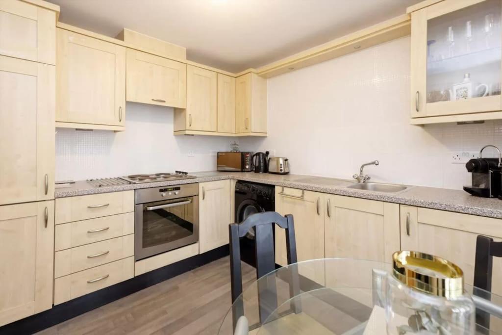 Apartment Stylish Flat With Free Parking