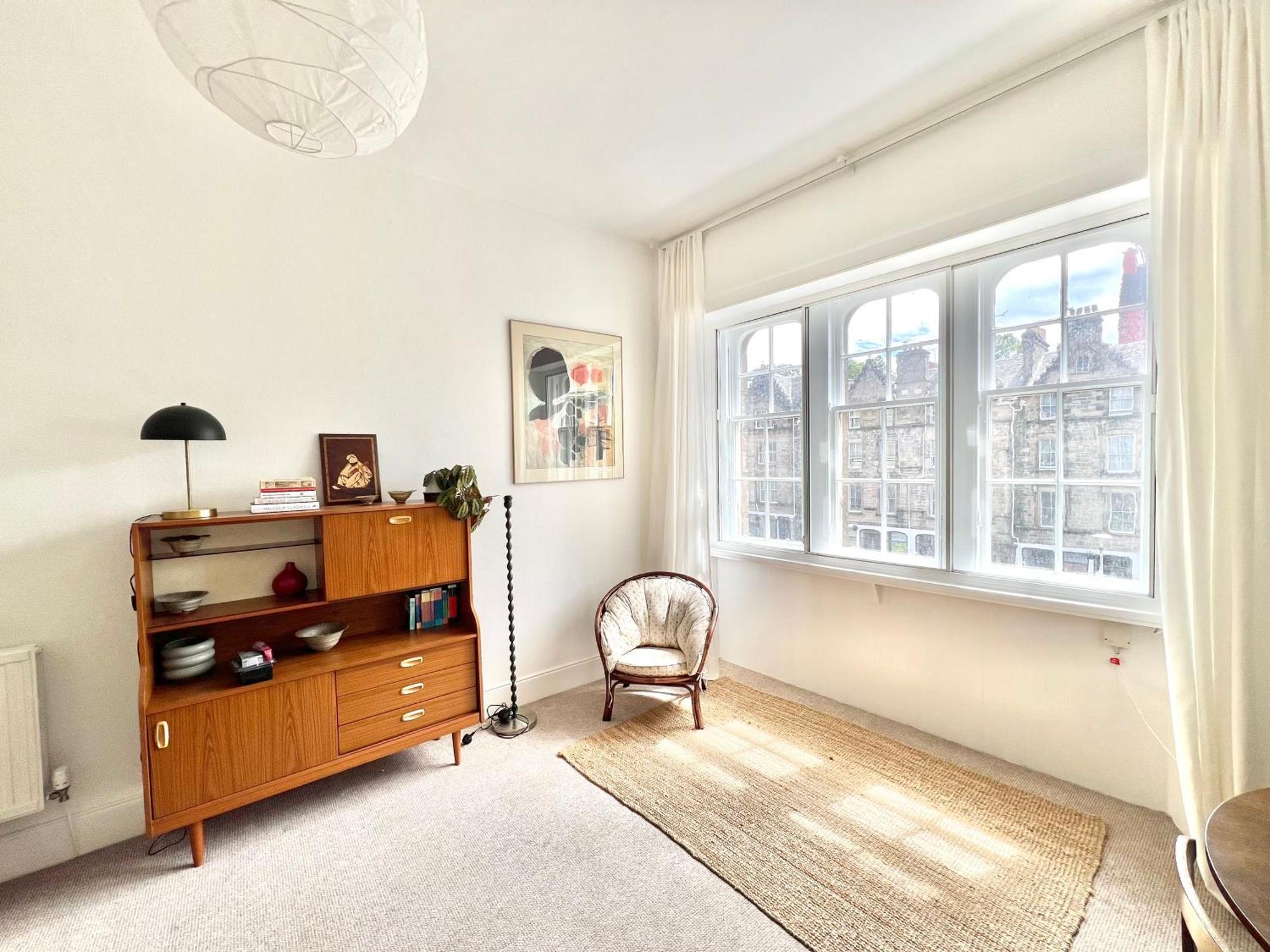 Bright Old Town Centre Apartment