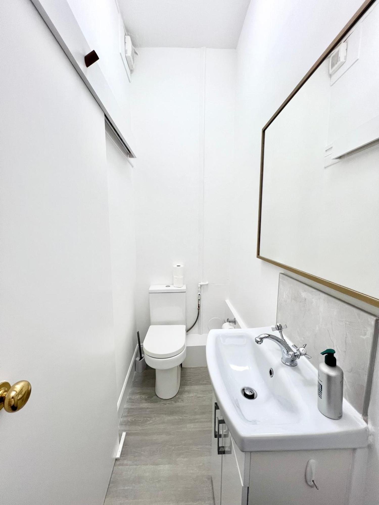 Bright Old Town Centre Apartment *