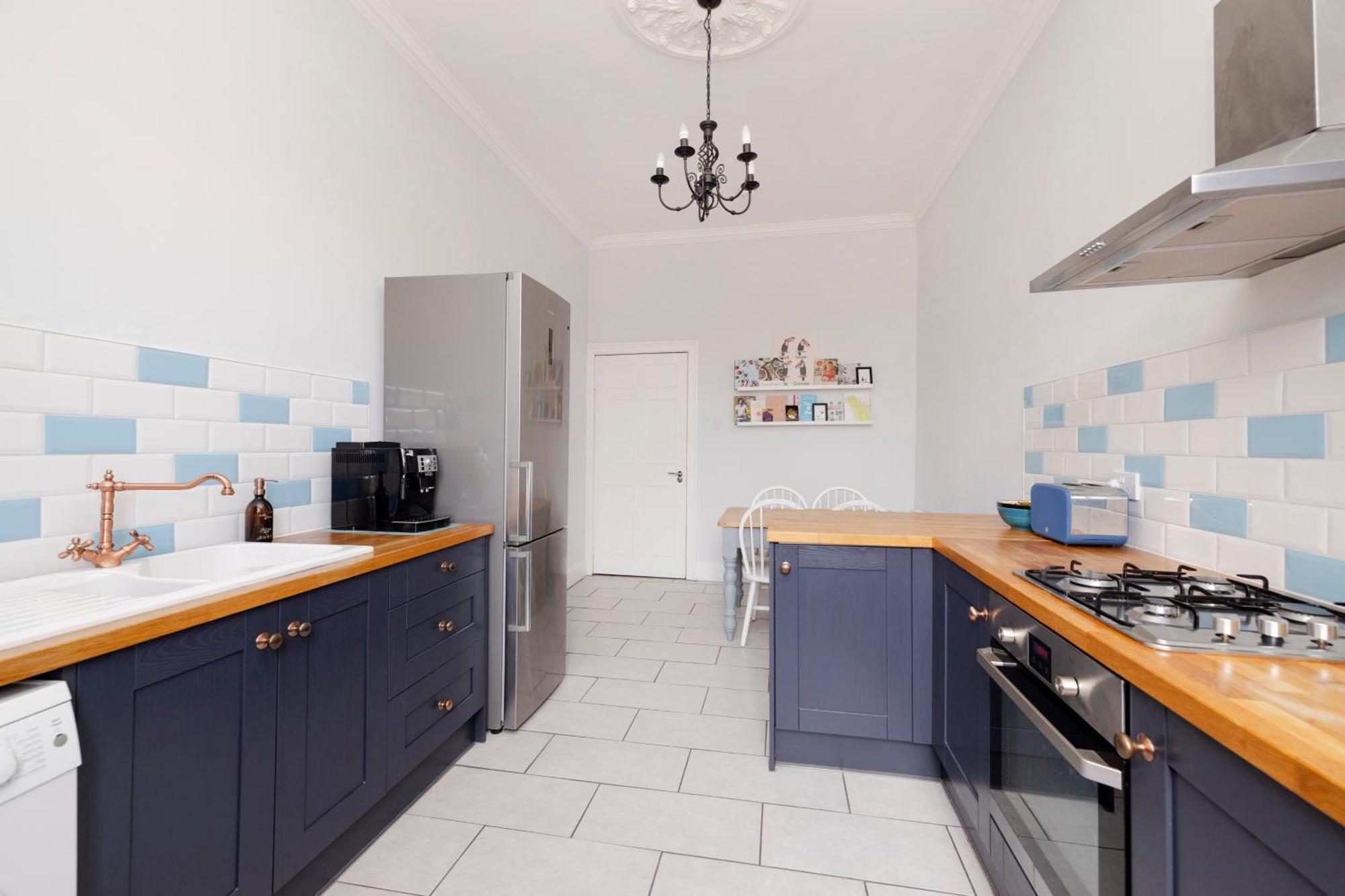 Chic West End 2-bedroom In Centre Apartment
