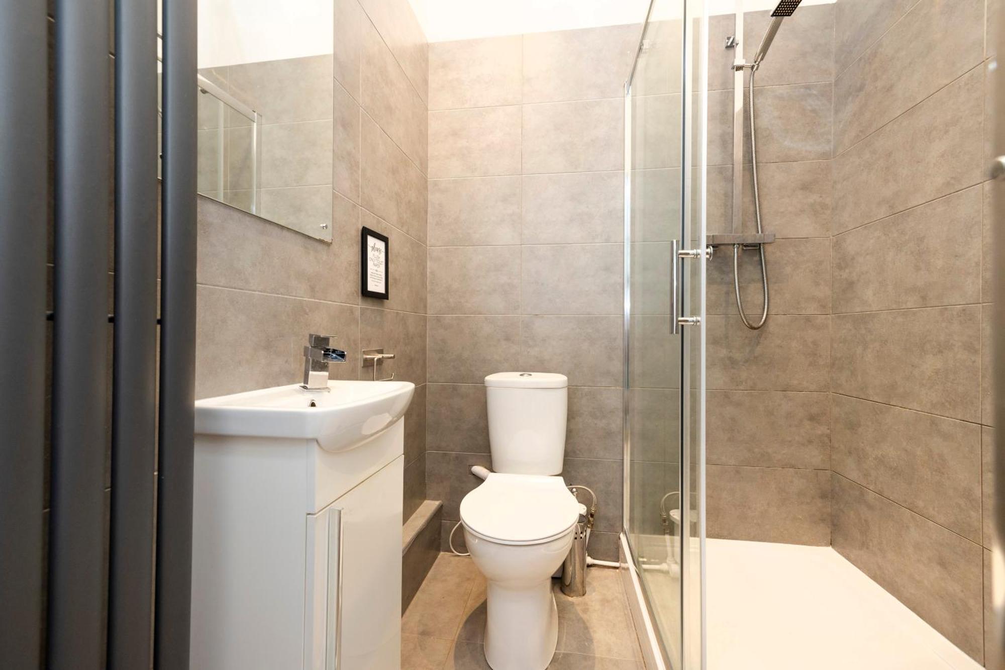 Chic West End 2-bedroom In Centre Apartment Edinburgh