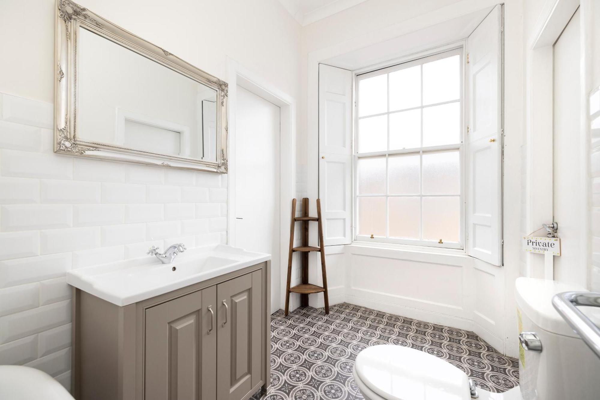Chic West End 2-bedroom In Centre * Edinburgh