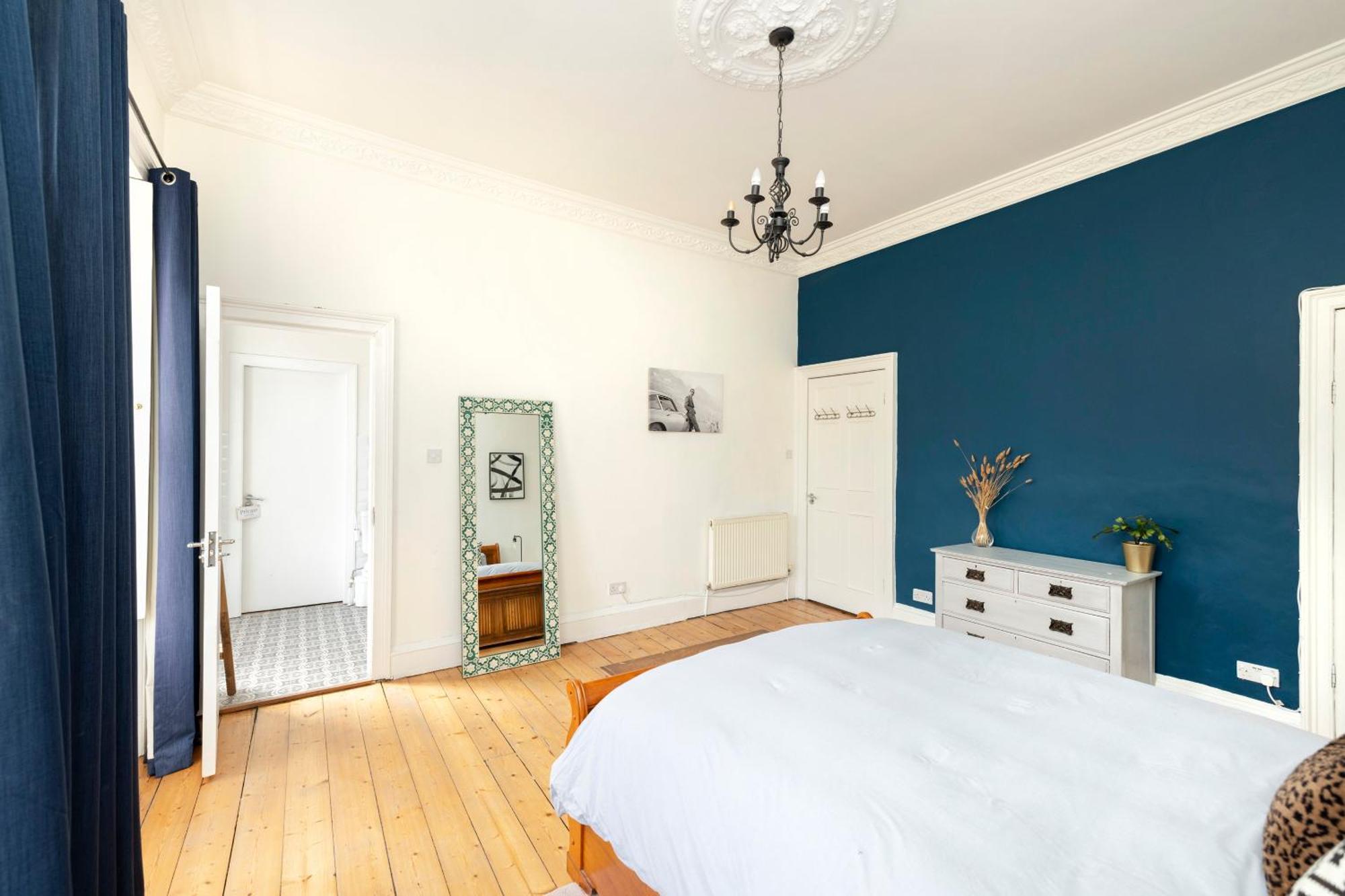 Chic West End 2-bedroom In Centre Edinburgh