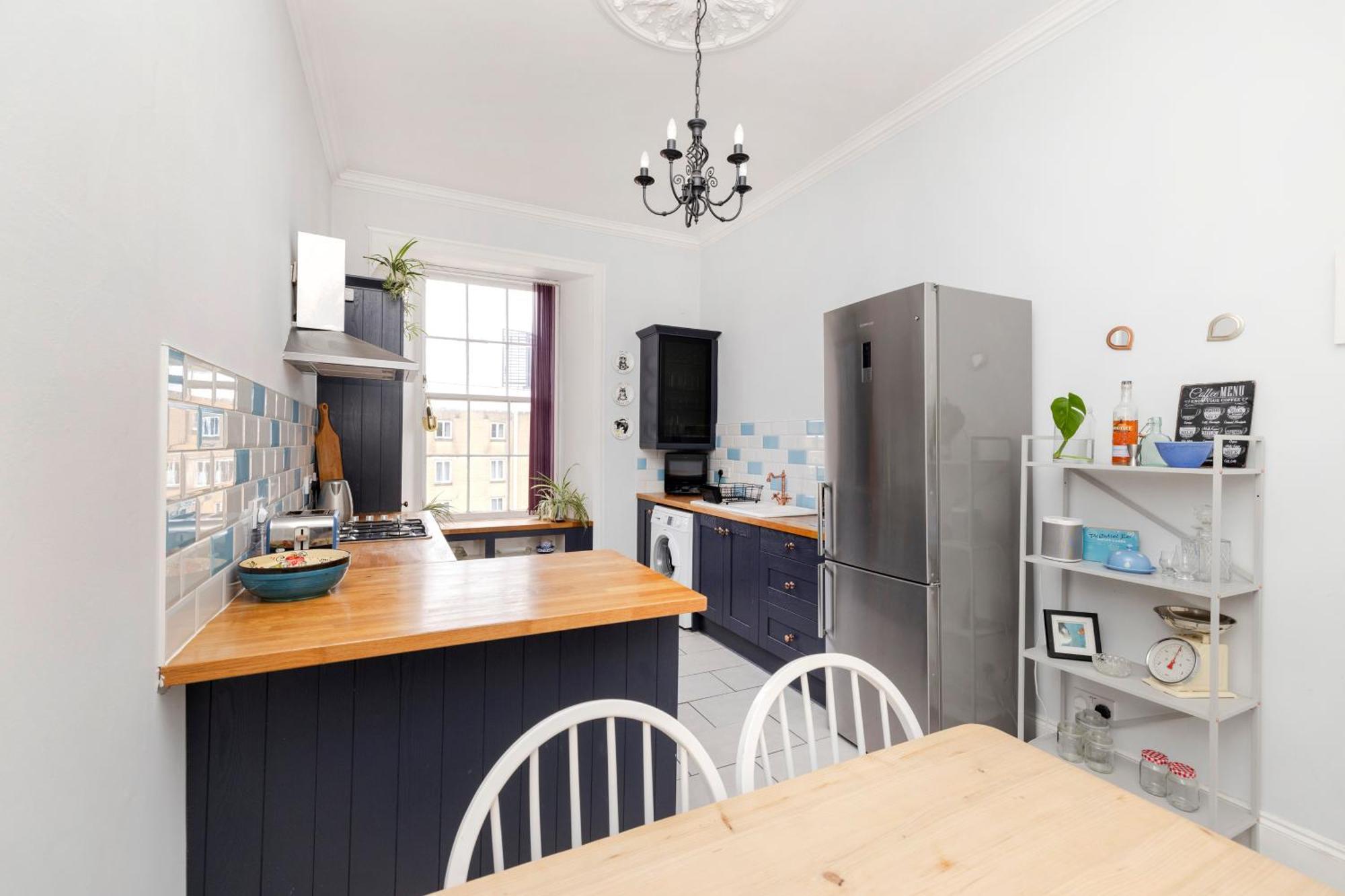 Chic West End 2-bedroom In Centre Apartment