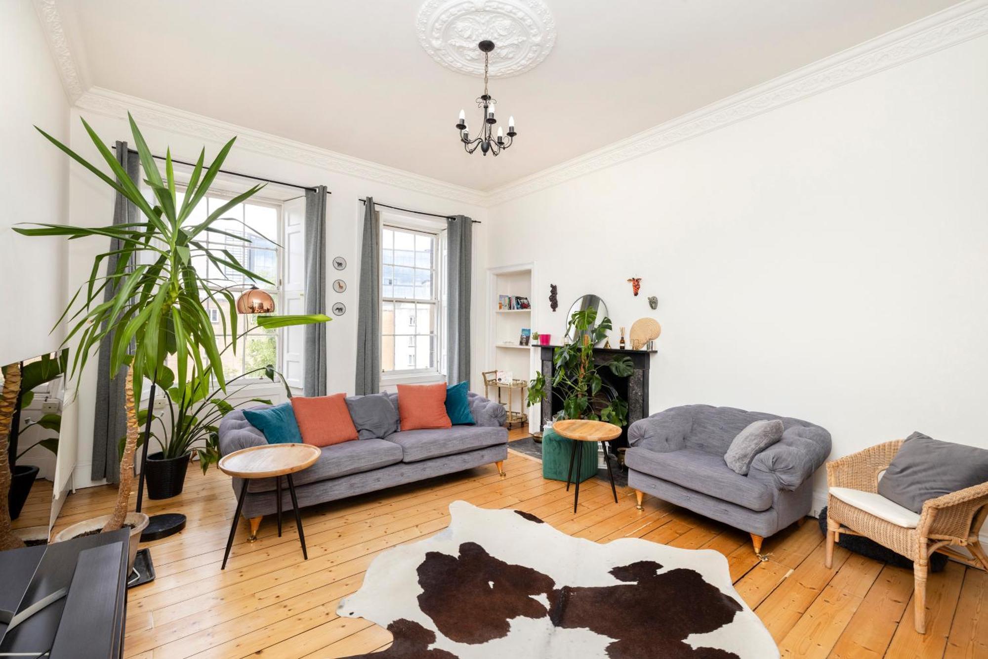 Chic West End 2-bedroom In Centre Apartment *