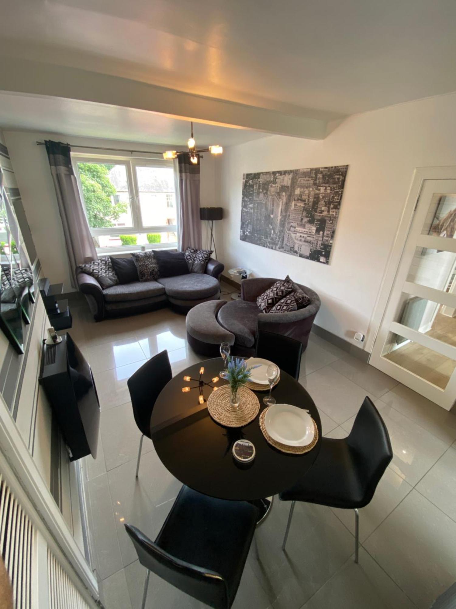 Modern Quiet Center Airport 2 Bedroom