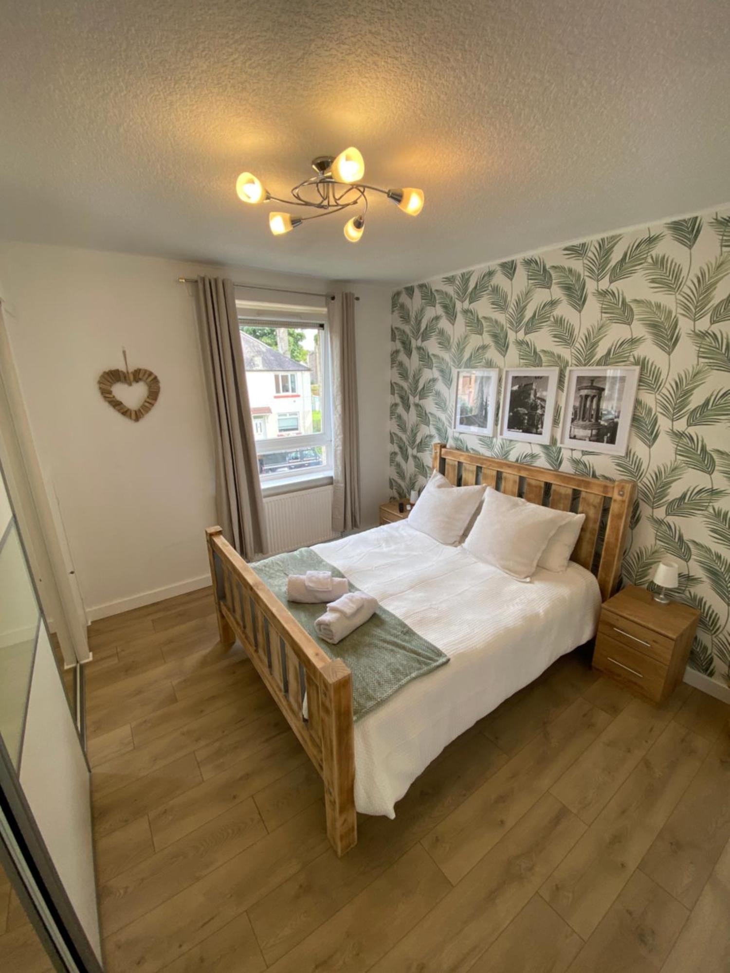 Modern Quiet Center Airport 2 Bedroom *